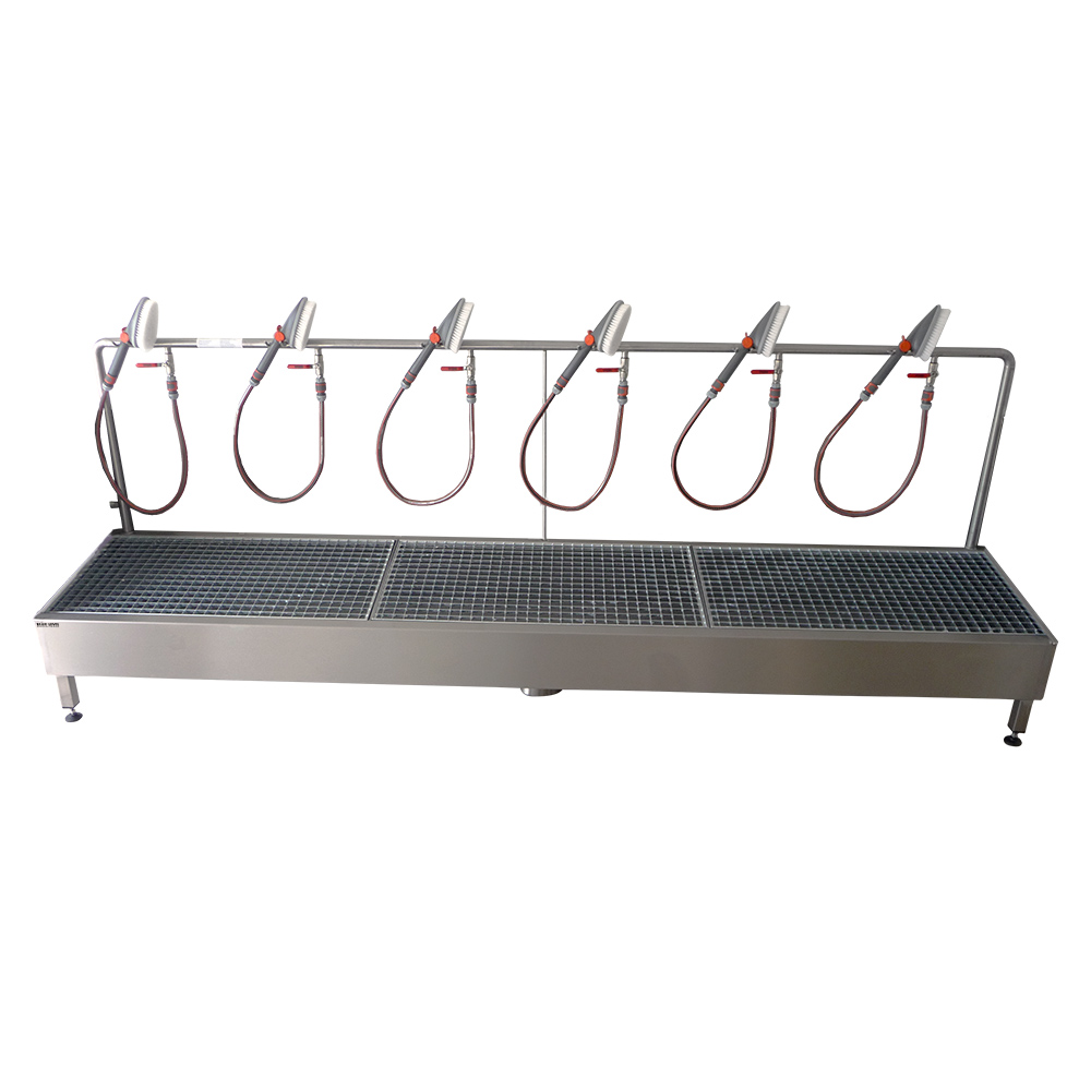 Boot washing station with hand-washing brushes - Image 6
