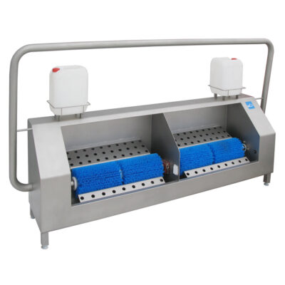 Sole-cleaning station for 2–4 people