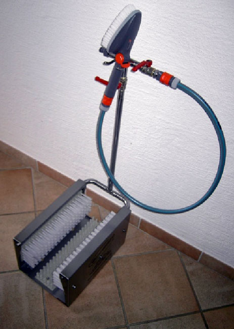 Boot cleaner with Flexible Mounting - Image 6