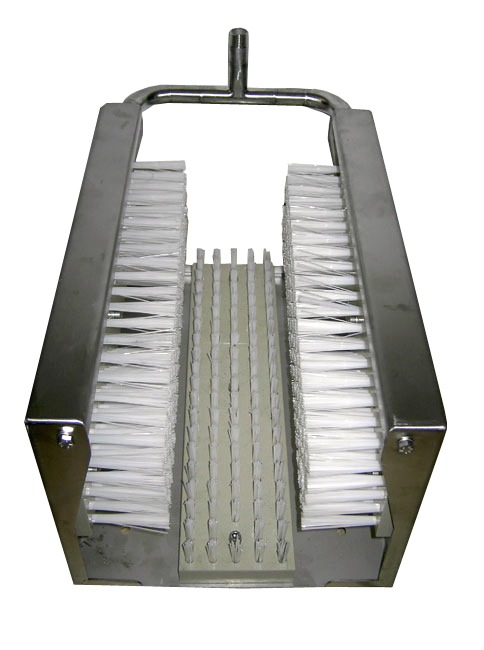 Boot cleaner with Flexible Mounting - Image 4