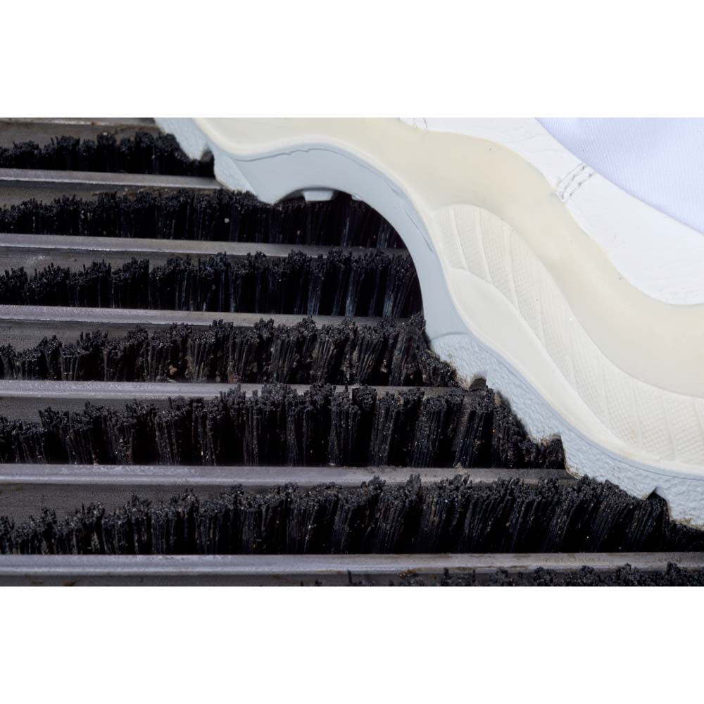 Sole cleaning machine with spray disinfection that does not require a water connection - Image 3